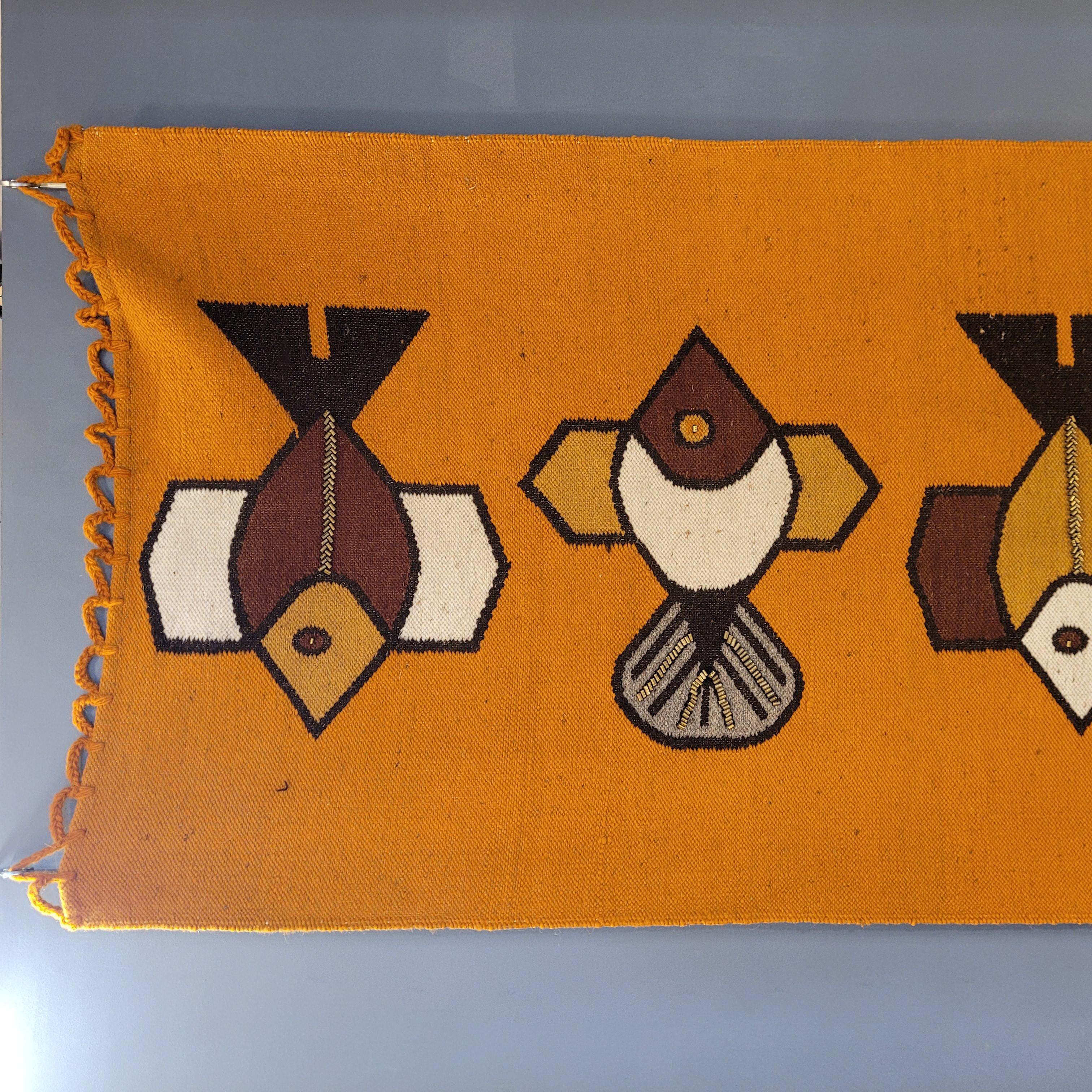 Olga Fisch Ecuador Orange  Handgefertigter Teppich oder Wandteppich mit Fischstickereien im Angebot 7