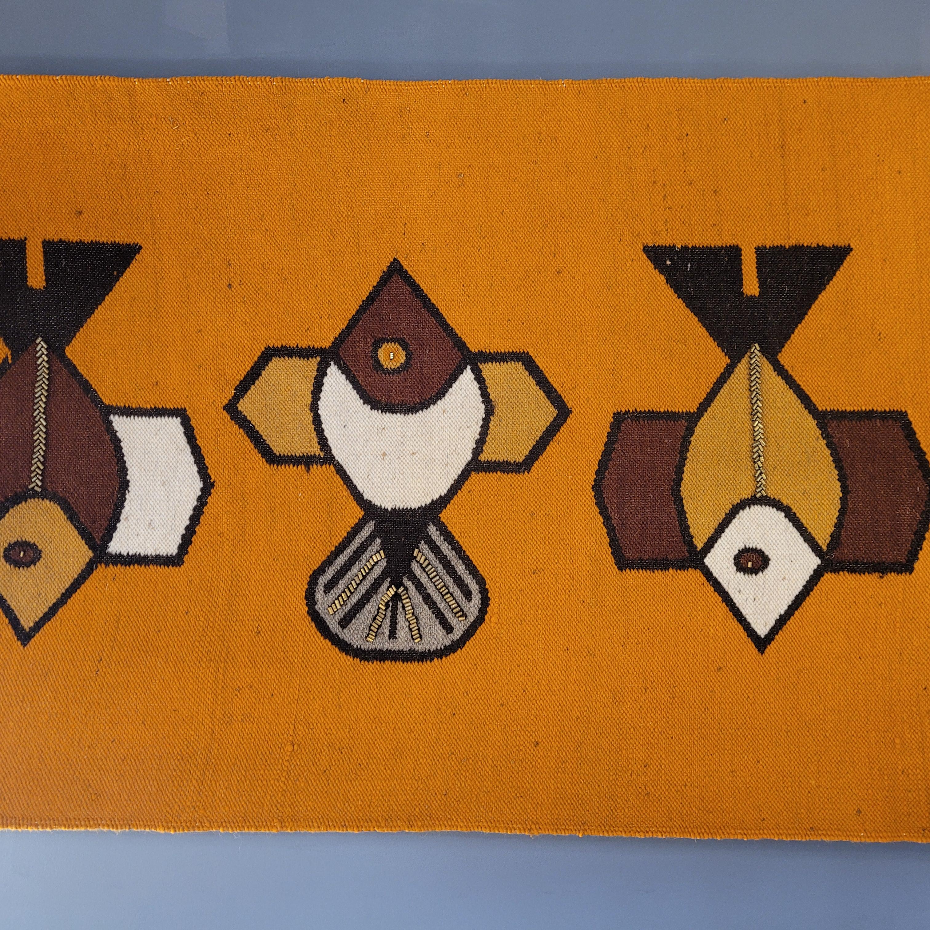 Olga Fisch Ecuador Orange  Handgefertigter Teppich oder Wandteppich mit Fischstickereien im Angebot 11