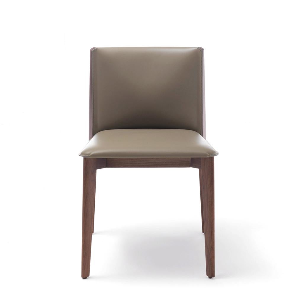 Chair Olga Leather with all structure in solid
walnut wood. Seat and back upholstered and 
covered with genuine leather in grey color.
Also available with other leather colors, on request.