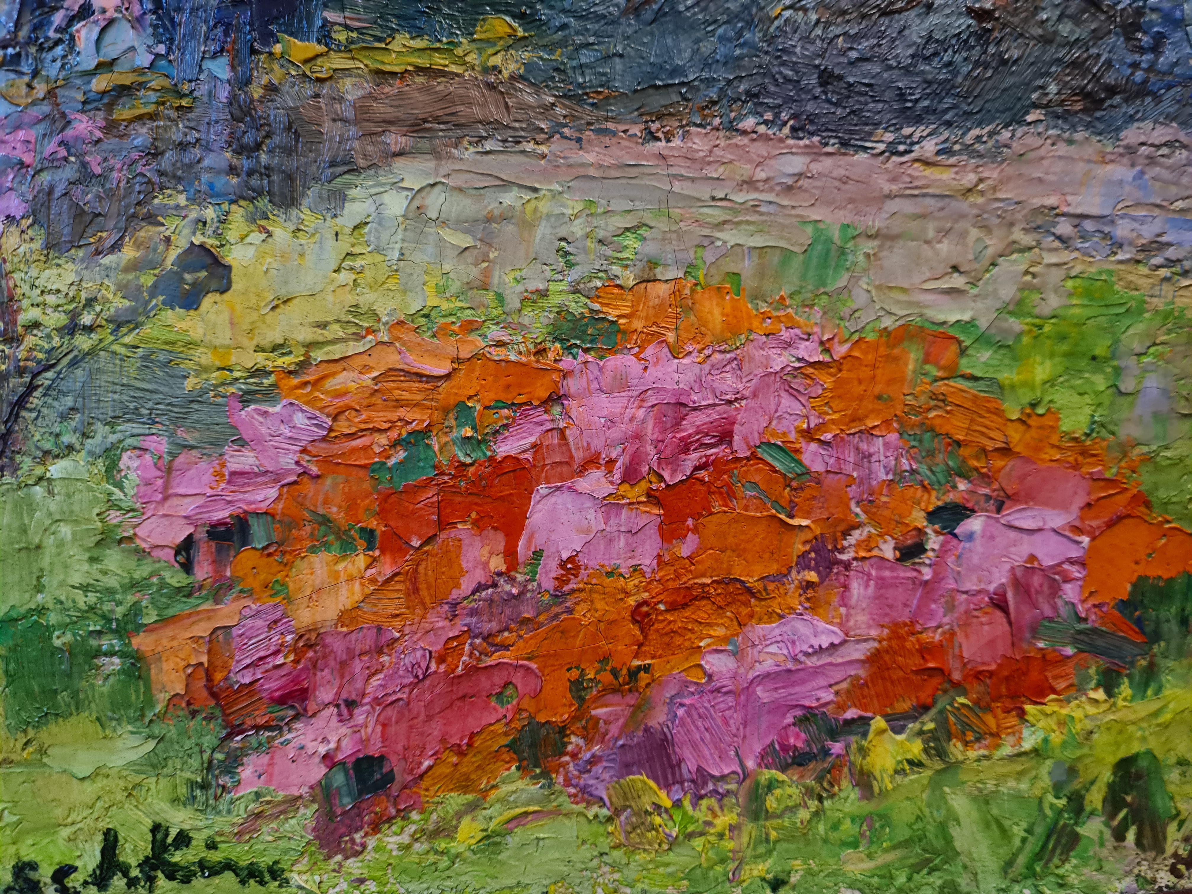 Les Rhododendrons, scène de jardin française colorée du milieu du 20e siècle - Gris Landscape Painting par Olga Mischkine