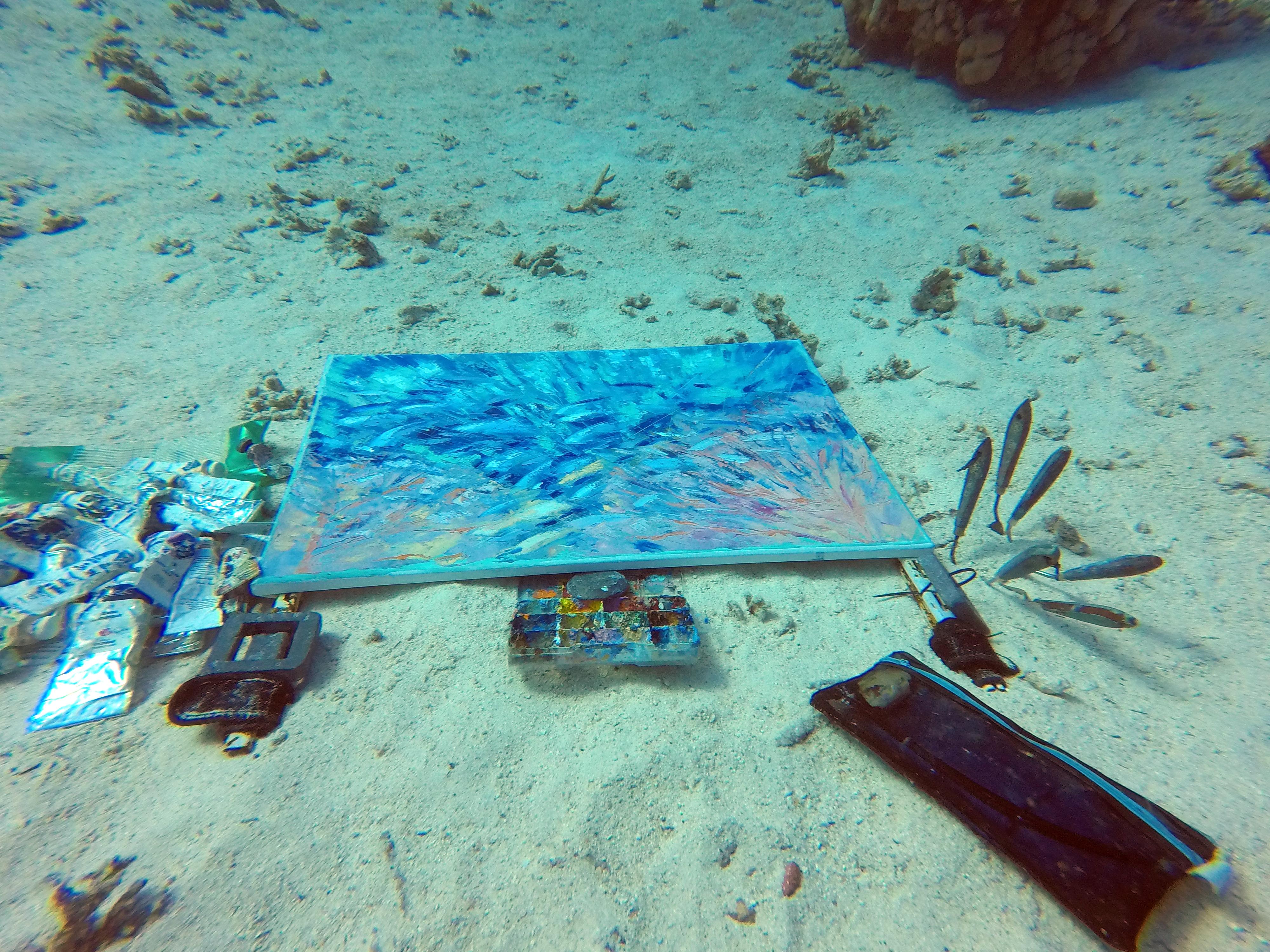 Le poisson dans la peinture au corail a été réalisé sous l'eau. en vente 4
