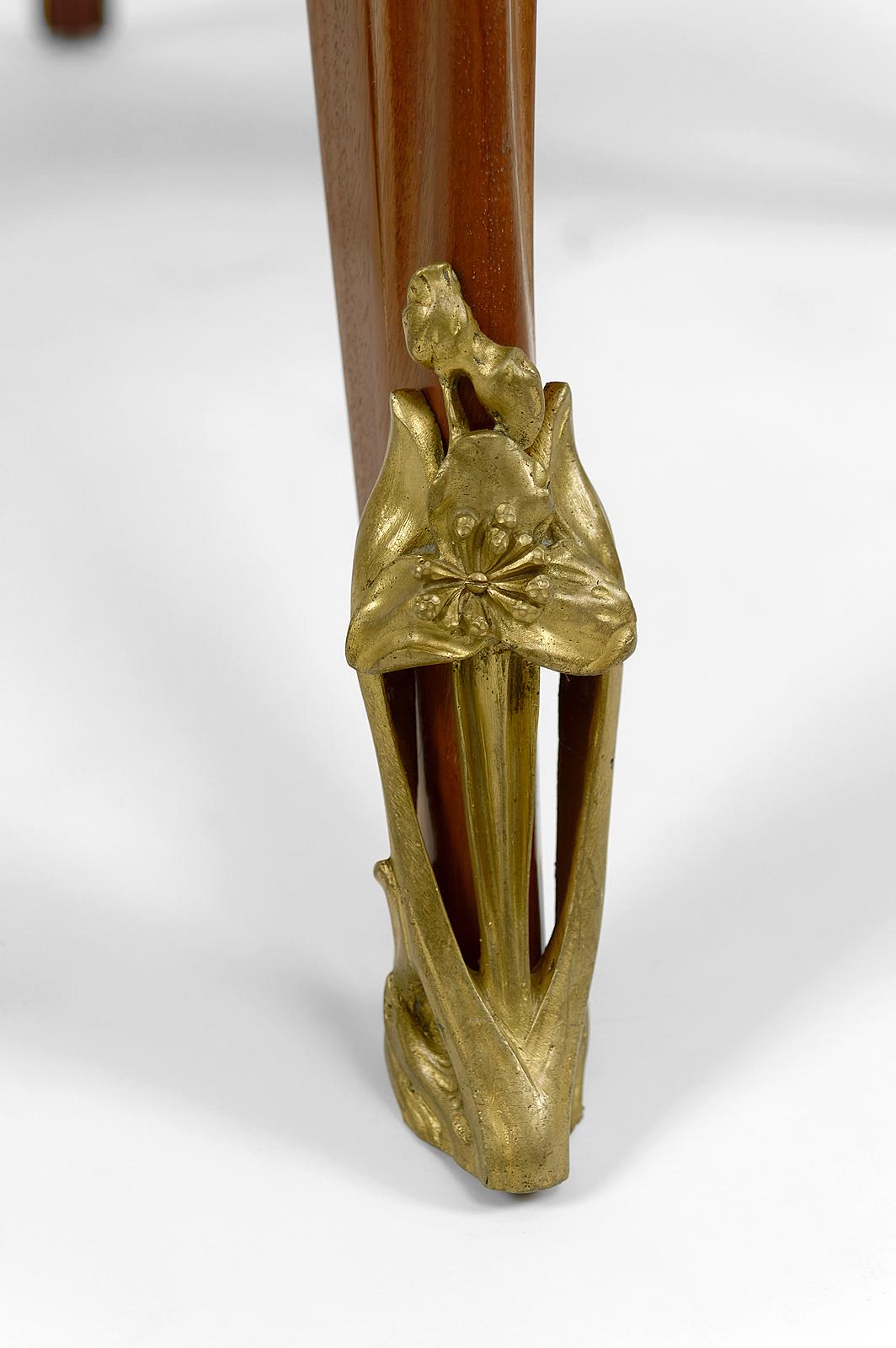 Mesa de pedestal Olga de Louis Majorelle, Francia, hacia 1900 en venta 11