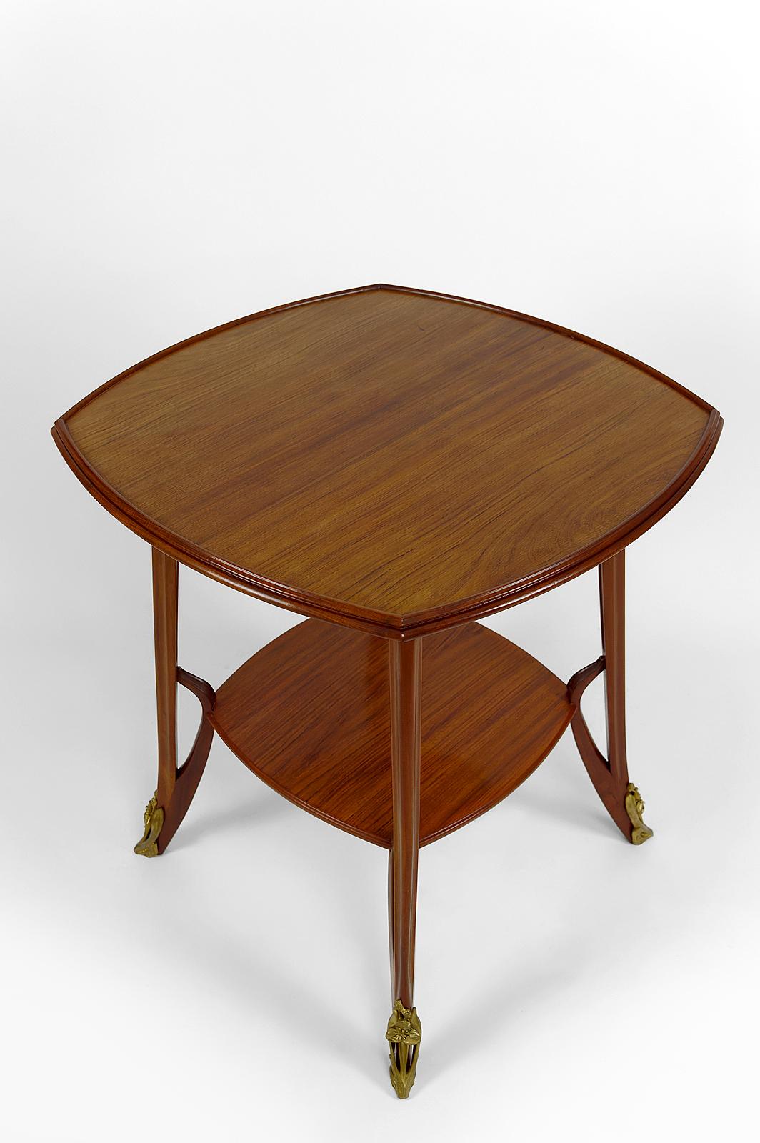 Olga Pedestal Table by Louis Majorelle, France, circa 1900 In Good Condition For Sale In VÉZELAY, FR