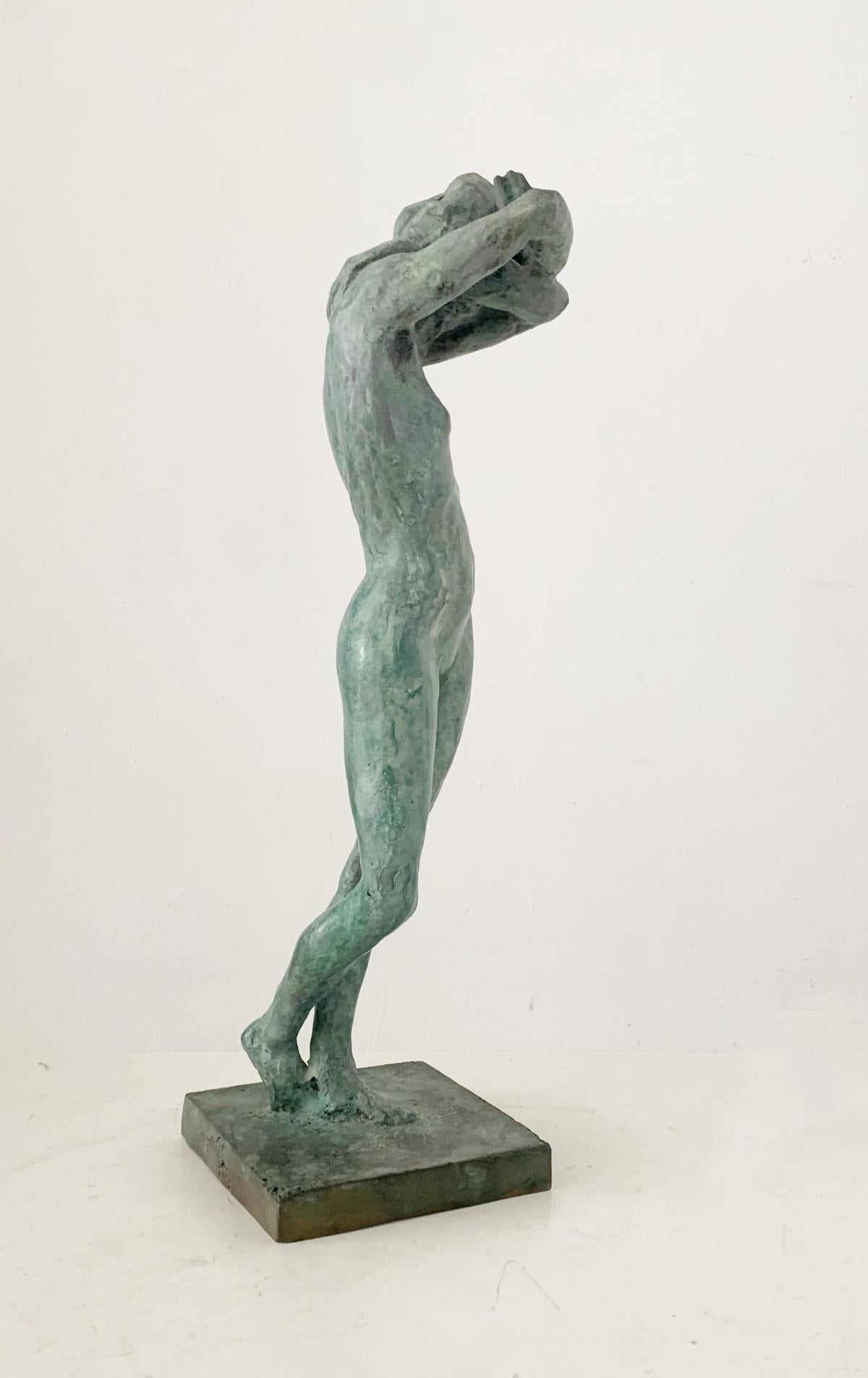 Eine Frau. Zeitgenössische figurative Bronzeskulptur, Polnische Kunst, Limitierte Auflage – Sculpture von Olga Prokop-Misniakiewicz
