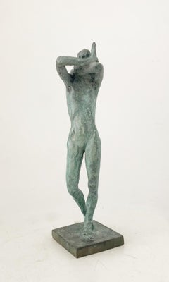 Eine Frau. Zeitgenössische figurative Bronzeskulptur, Polnische Kunst, Limitierte Auflage