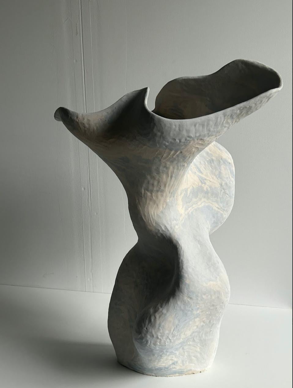 Olga Sabko Abstract Sculpture – Windsucher