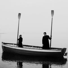 "About Love" Photographie en noir et blanc 31" x 31" en Ed. de 7 par Olha Stepanian