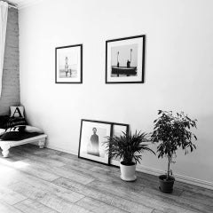 Fotografía en blanco y negro «About Love», de 24" x 24", en una edición limitada de 15 ejemplares, de Olha Stepanian
