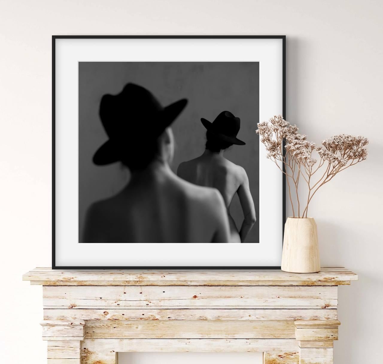„Ahead of me 2“ Fotografie 31“ x 31“ in Auflage 1/7 von Olha Stepanian im Angebot 1
