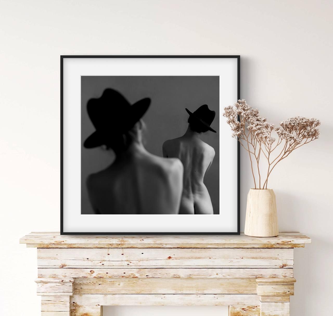 „Ahead of me“ Fotografie 31“ x 31“ in Auflage 1/7 von Olha Stepanian im Angebot 1