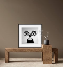 Fotografía en blanco y negro «Big Eyes», de 31" x 31", en edición limitada de 7 ejemplares, de Olha Stepanian