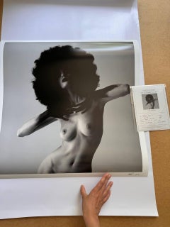 „Black Cloud 2“ – Aktfotografie, 24" x 24", Auflage 3/15, von Olha Stepanian