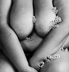 „Blossom“ Fotografie 24" x 24" Zoll Auflage von 15 Stück von Olha Stepanian