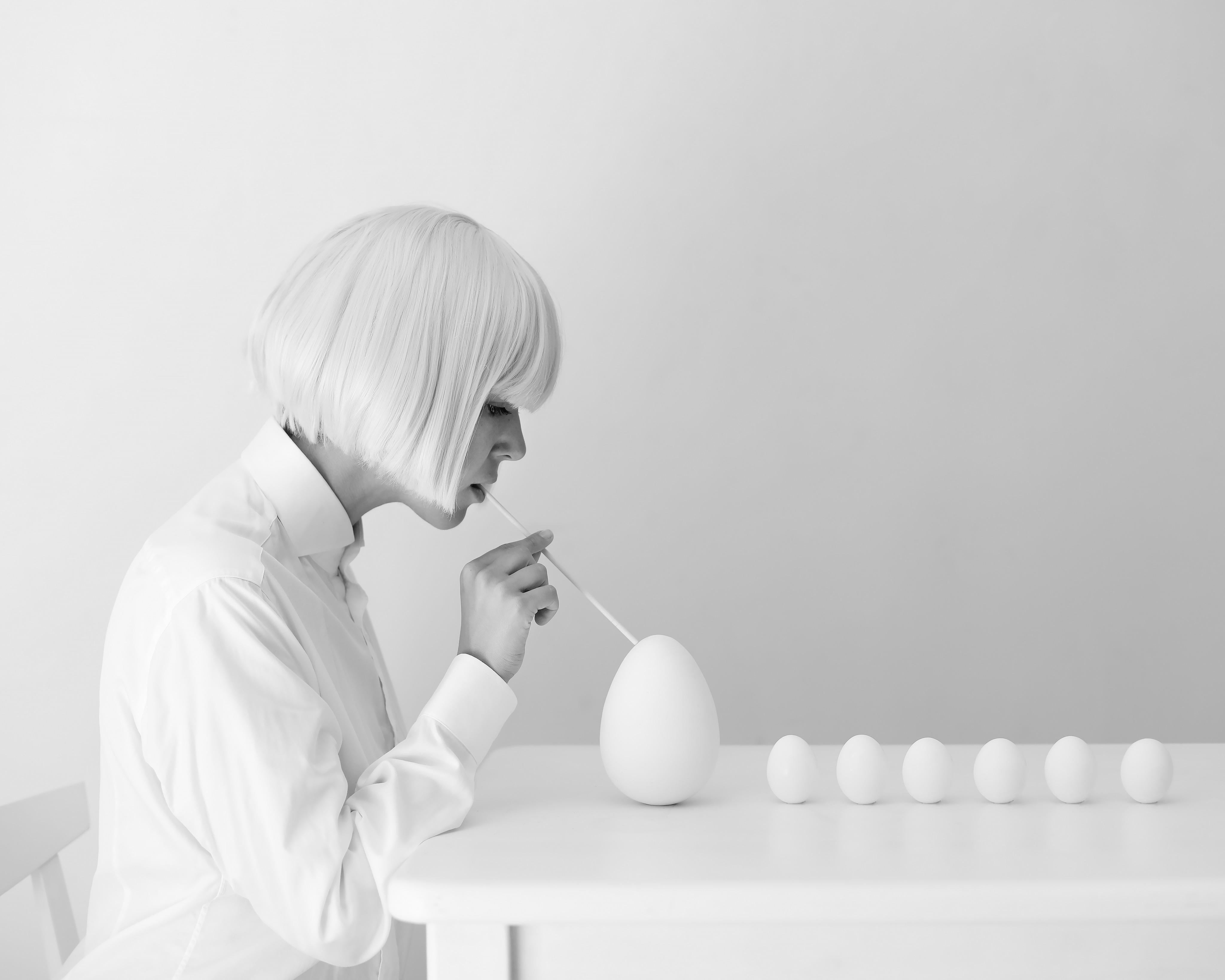 Black and White Photograph Olha Stepanian - "Born" Photographie en noir et blanc 24" x 29.5" en édition 1/15 par Olha Whitingian