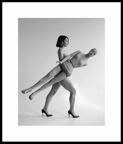 "Kalte Umarmungen 2" Fotografie 29,5" x 24" Zoll Edition von 15 von Olha Stepanian