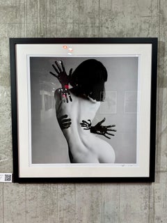 "Embrase" Photographie en noir et blanc 16" x 16" en édition 2/24 par Olha Stepanian