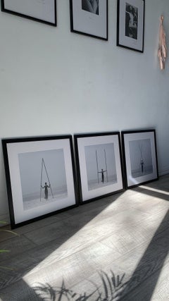 "Equilibrio" Fotografía en blanco y negro 24" x 24" en Ed. 2/15 por Olha Stepanian