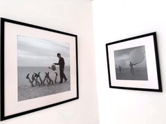 "Götter am Strand 1" Fotografie 31" x 31" in Auflage 1/7 von Olha Stepanian