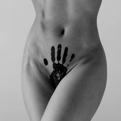 "Impresión" Fotografía de desnudo en blanco y negro 24" x 24" en Ed 3/15 por Olha Stepanian