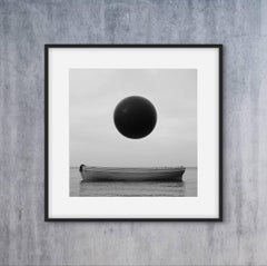 "Inception" Photographie en noir et blanc 16" x 16" in Ed. 1/24 par Olha Stepanian