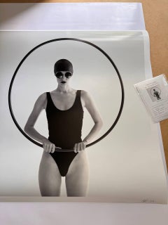 "Intermixture 2" Schwarz-Weiß-Fotografie 39" x 39" in Ed 1/3 von Olha Stepanian