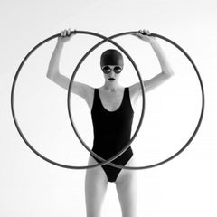 "Intermixture" Photographie figurative 24" x 24" dans Ed. 1/15 par Olha Stepanian