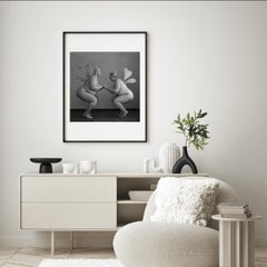 "Mariquitas" Fotografía de desnudo 31" x 31" pulgadas Edición de 7 por Olha Stepanian