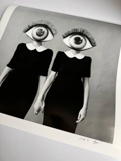 "Schau mich an" Schwarz-Weiß-Fotografie 16" x 16" in Ed. 4/24 von Olha Stepanian