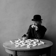 "Love" Photographie en noir et blanc 39" x 39" pouces Edition 1/3 par Olha Stepanian