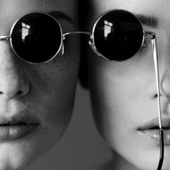 „Matrix“ Fotografie 31" x 31" in Auflage 1/7 von Olha Stepanian