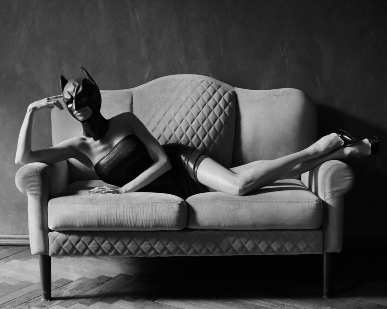 "Meaw 3" Fotografía en blanco y negro 31,5" x 39" en Edición 1/3 por Olha Stepanian