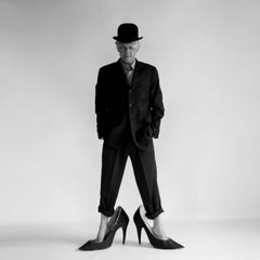 "Men's World 2" Schwarz-Weiß-Fotografie 39" x 39" in Ed. 1/3 von Olha Stepanian