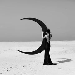 "Moon Birth 2" Photographie 39" x 39" en édition de 3 par Olha Stepanian