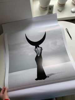 Photographie « Moon Birth » 31" x 31" en édition 2/7 d'Olha Stepanian