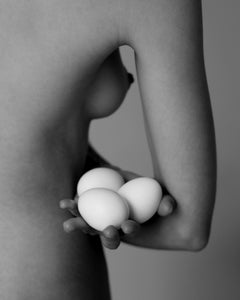 „Nest“ – Schwarz-Weiß-Fotografie, 20" x 16", in einer limitierten Auflage von 24 Exemplaren von Olha Stepanian