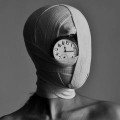 « No Time », photographie noire et blanche 24" x 24" en édition de 15 par Olha Stepanian