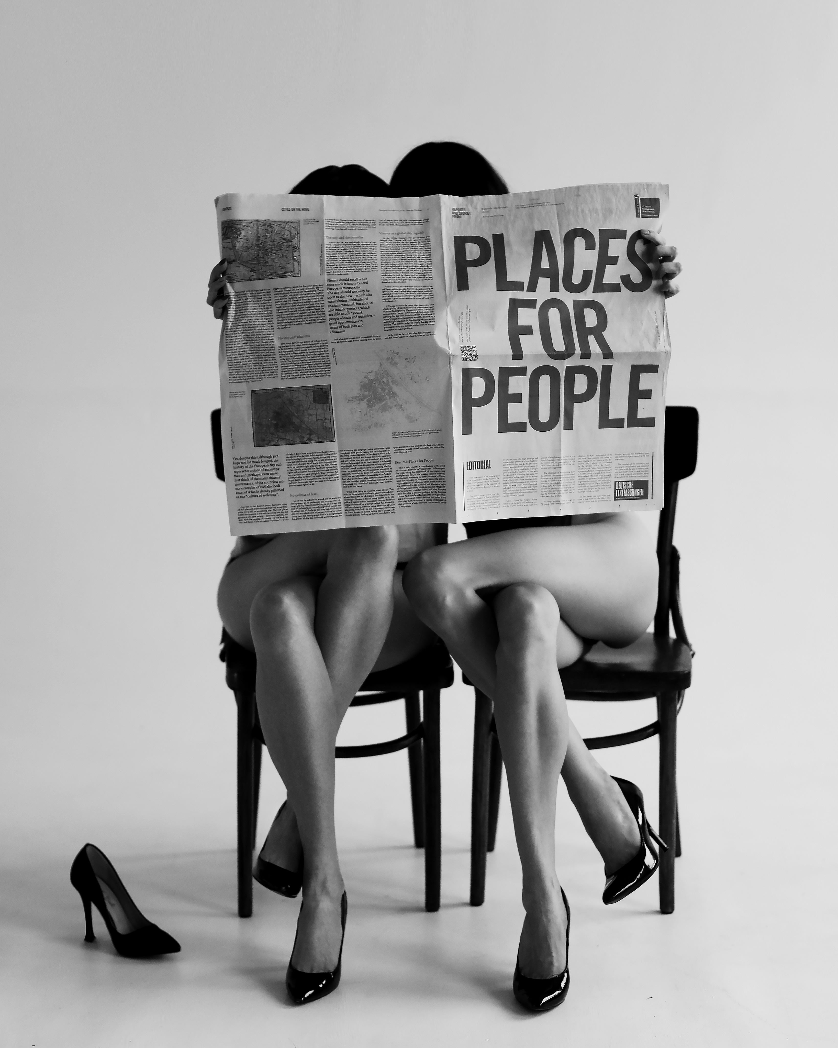 Photographie "Place for People" 35" x 28" pouces Édition de 7 par Olha Stepanian
