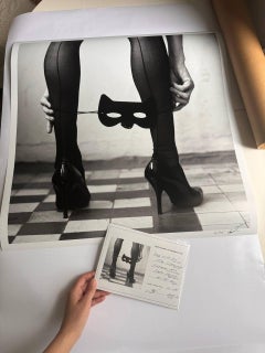 "Gioca con me" Fotografia in bianco e nero 24" x 24" in Ed. 3/15 di Olha Stepanian