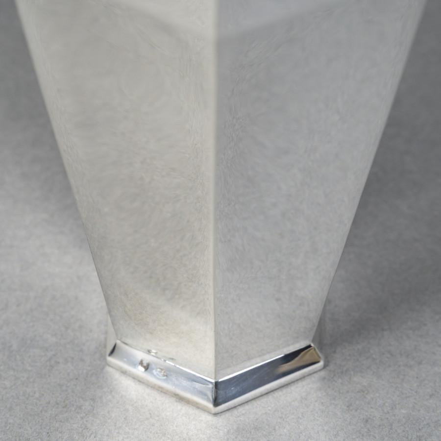 OLIER & CARON Vase en argent massif Epoque ART DECO 1930 In Excellent Condition In SAINT-OUEN-SUR-SEINE, FR