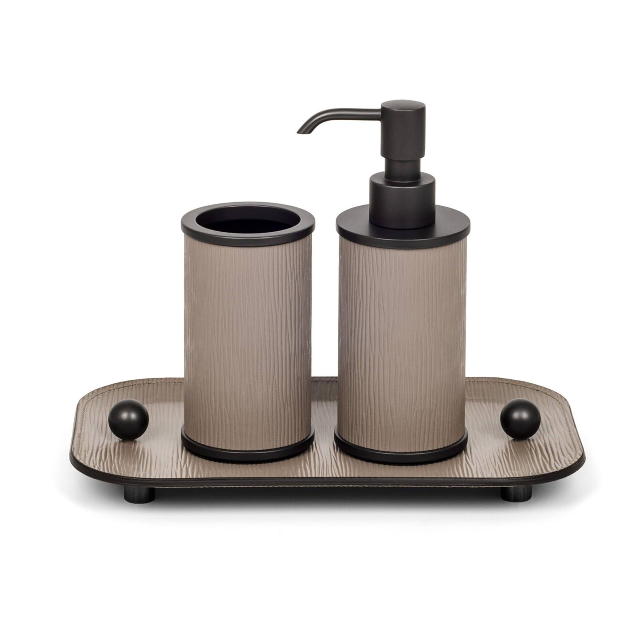 Olimpia 5-teiliges Bad-Set aus brüniertem/beigefarbenem Leder für das Badezimmer (Italienisch) im Angebot