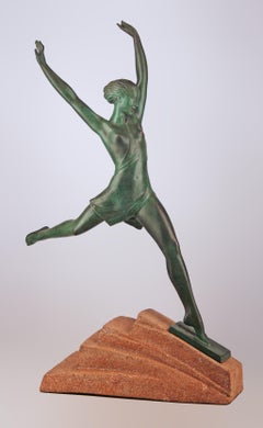 Olimpia" : Sculpture Art Déco en fonte avec base en pierre par Le Faguays (Fayral)