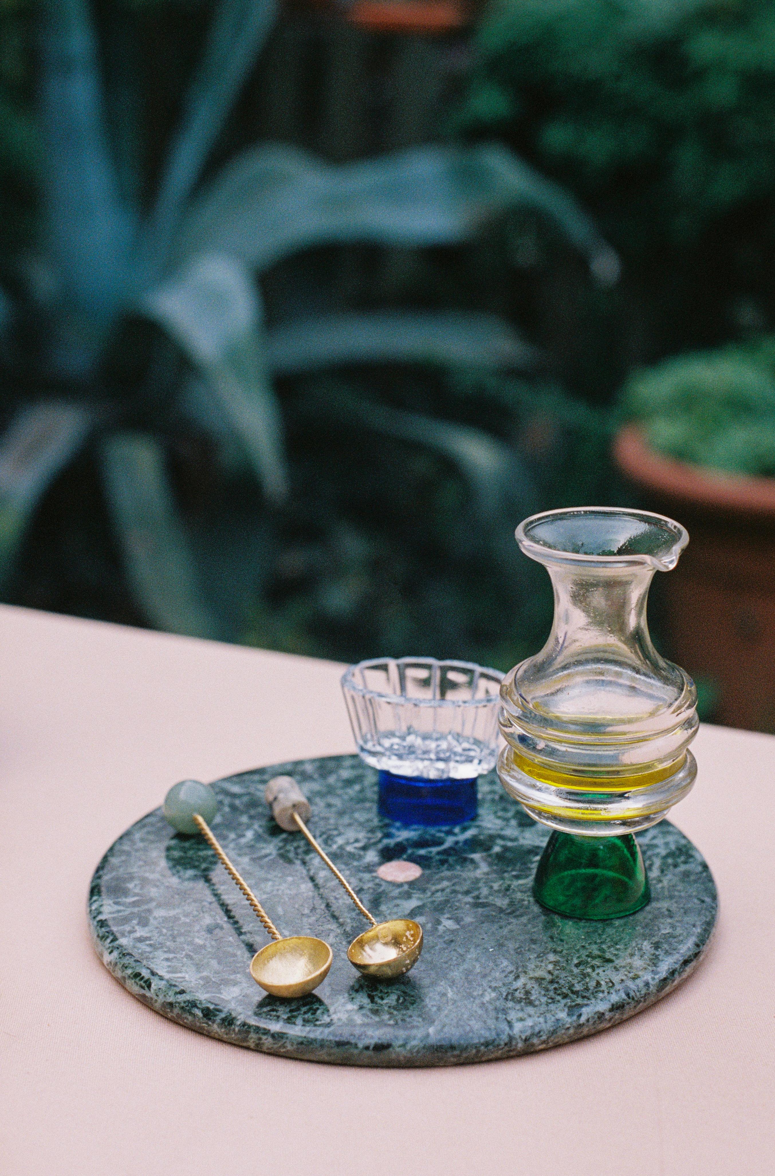 Contemporary Oil Vinegar Blown Green Glass Server Handcrafted by Natalia Criado (Moderne) im Angebot