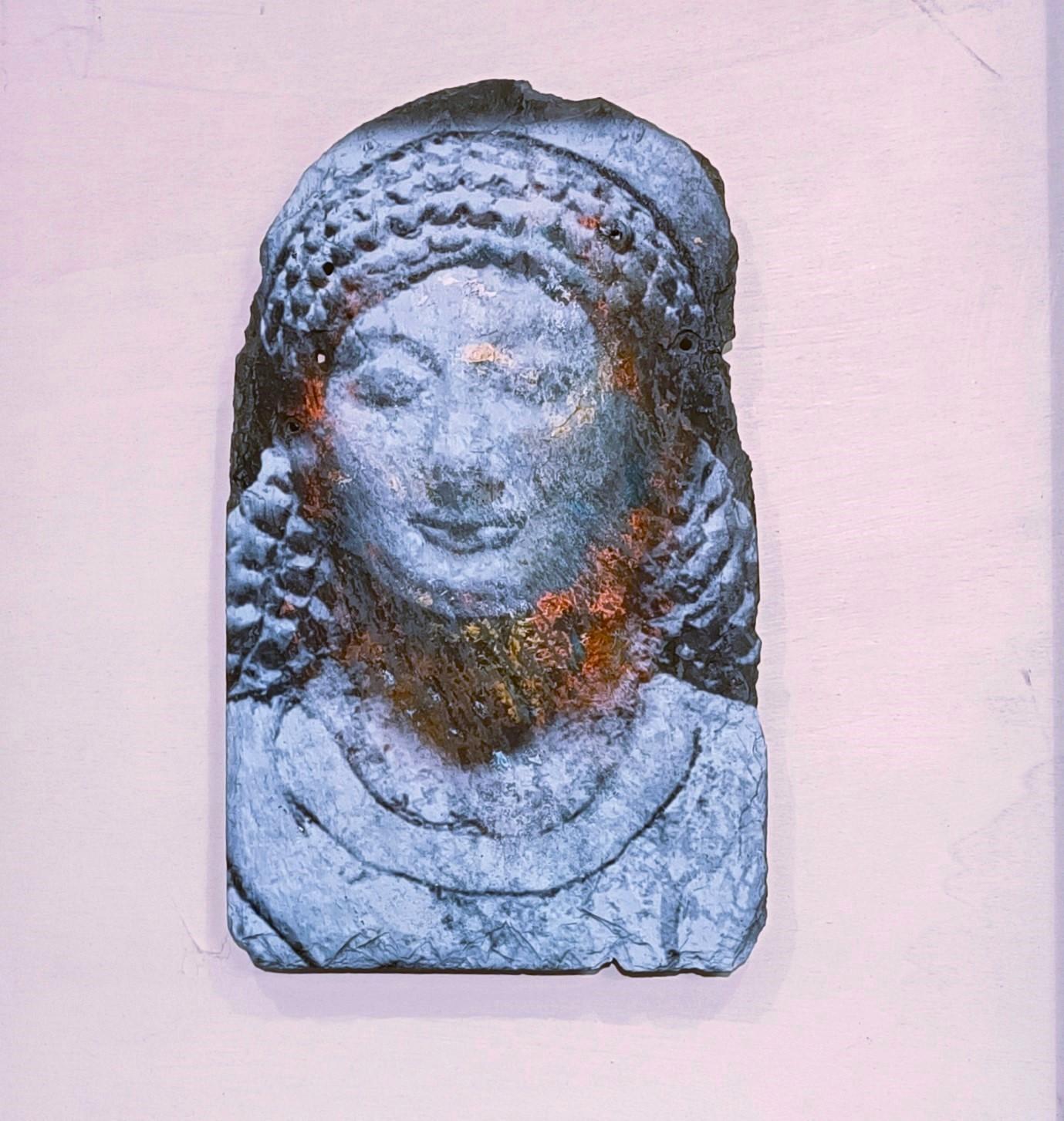 Oil on slate mythological Greek face of Kore -Alessandro La Motta In Excellent Condition For Sale In Villa Verucchio, Emilia-Romagna