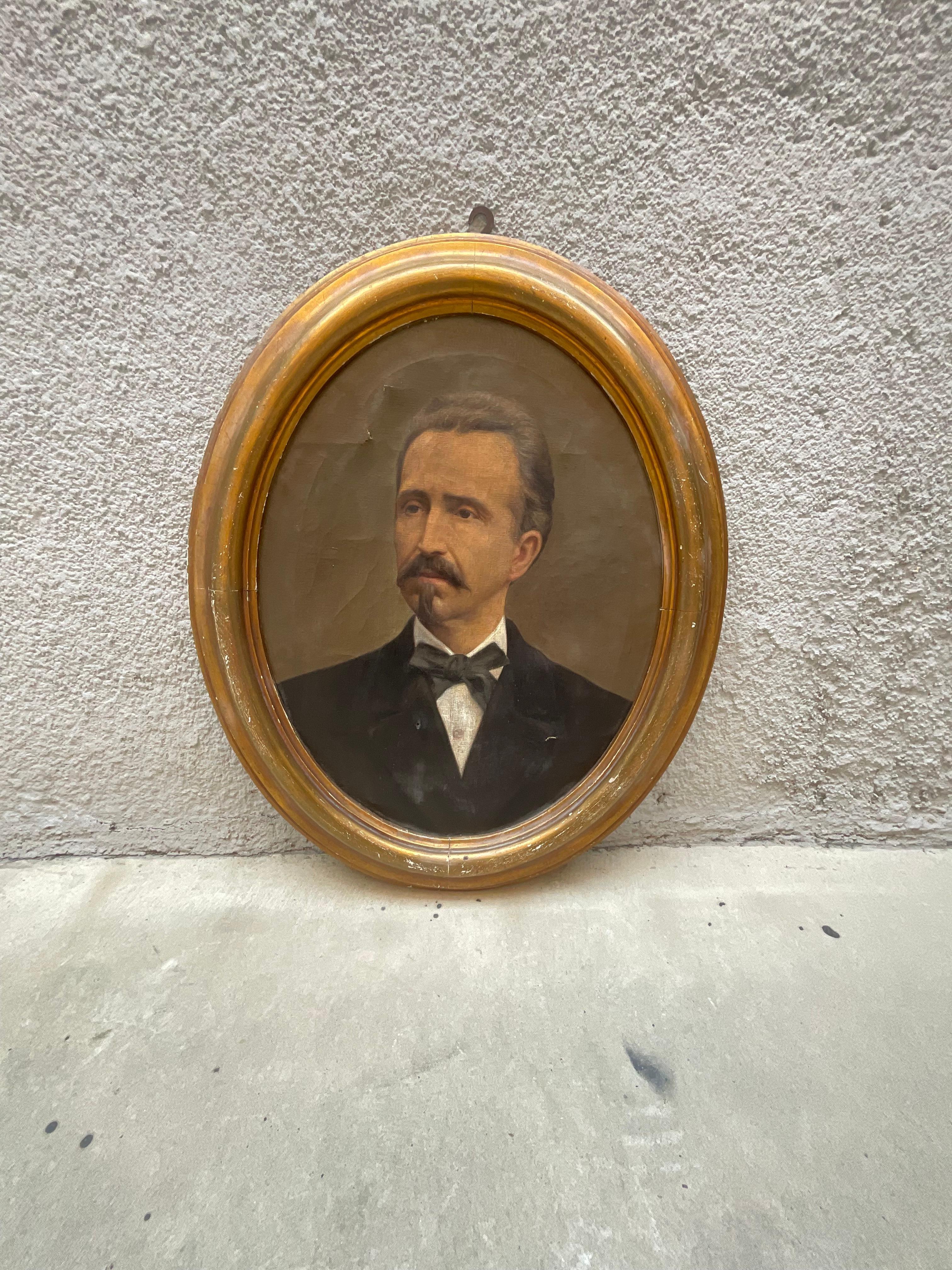 Italian school early 20th century (year about 1910)
Oil on canvas depicting gentleman 
with wooden frame finished in gold leaf.
