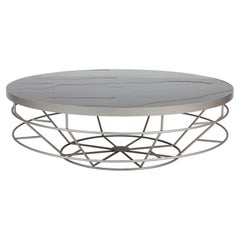 Olis coffee table in resina grigia e nera e metallo di Dalmoto Olis coffee table in resina grigia e nera e metallo di Dalmoto