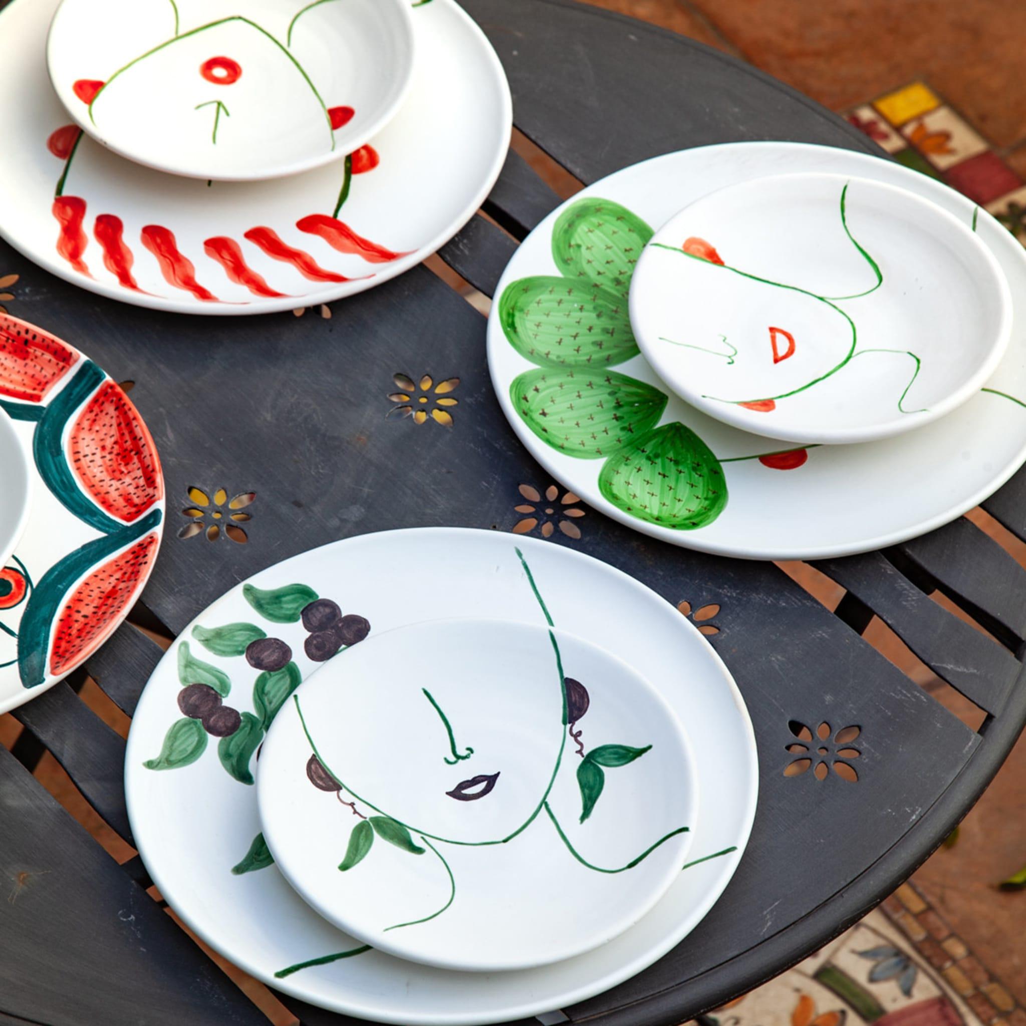 The bucolic flair imbuing this set in white-glazed ceramic is ennobled by the striking artistic sensibility of Patrizia Italiano, who deftly handcrafts and paints in green and black each of the three plates composing the set. A feminine stylized