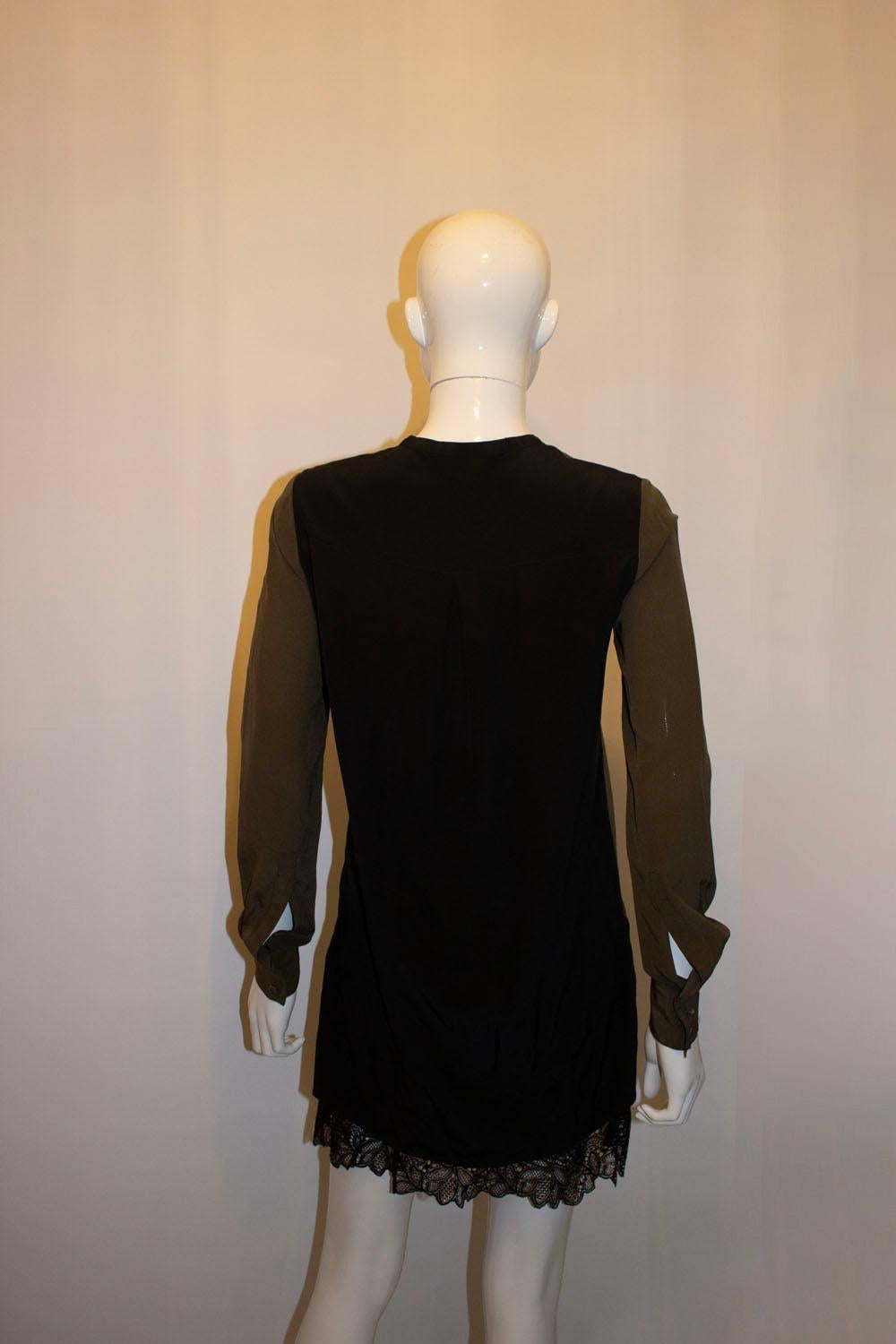 Olive and Black Silk Top by Vince In Good Condition For Sale In London, GB