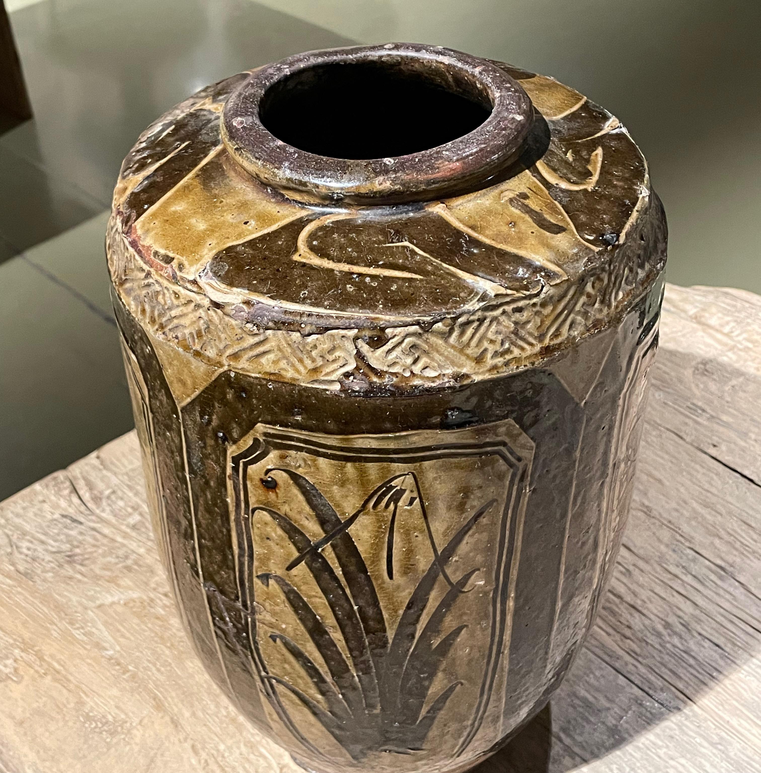 Chinese Olive And Gold Barrel Shaped Vase, China, 19th Century For Sale