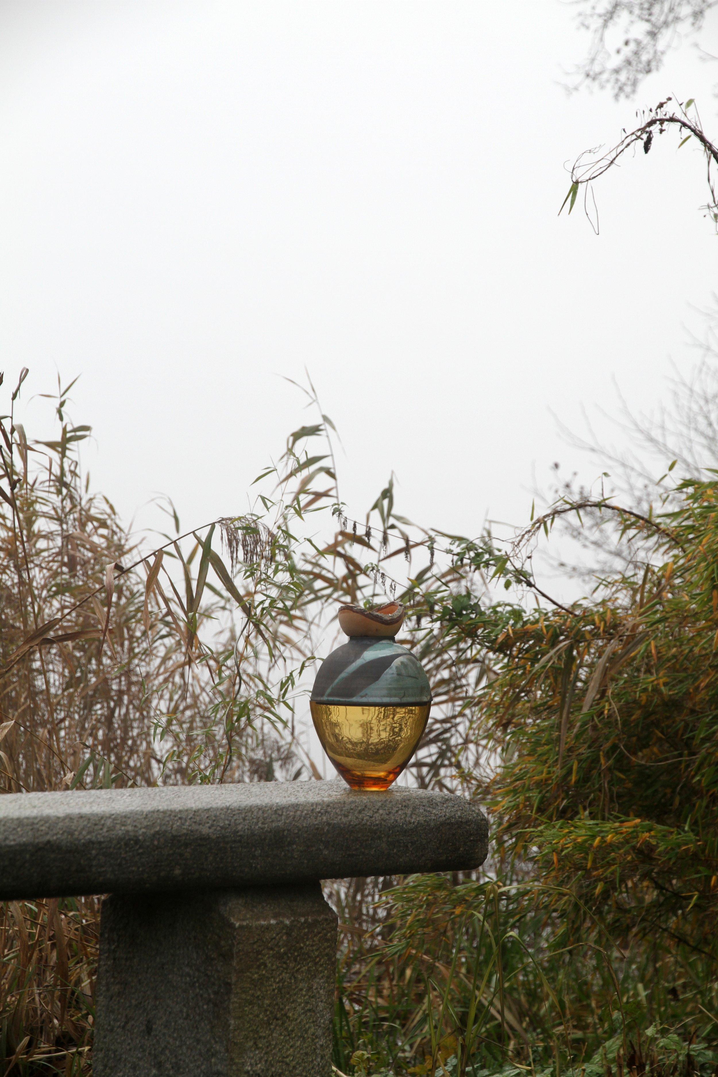 XXI secolo e contemporaneo Vaso impilabile a forma di farfalla in olivo e turchese, Pia Wüstenberg in vendita