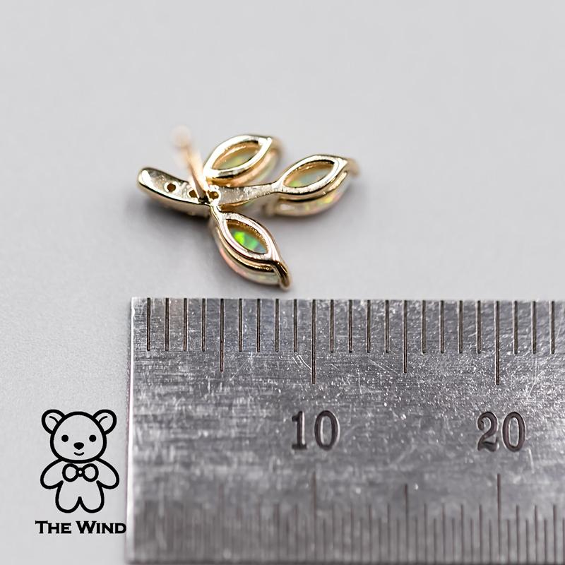 Boucles d'oreilles en or jaune 14 carats avec motif de feuilles de branches d'olivier et diamants en opale massif australien.

Expédition nationale gratuite par USPS First Class !  Garantie limitée d'un an gratuite !  Sac ou boîte cadeau gratuit